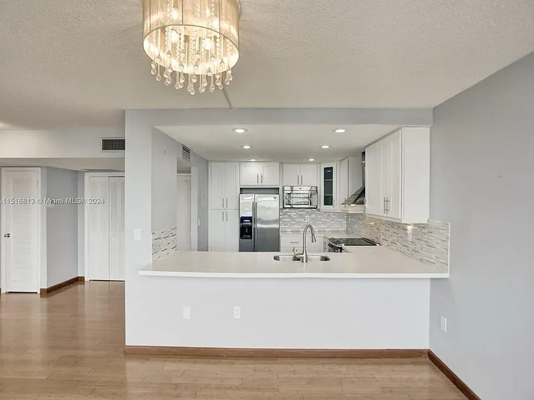 11930 N Bayshore Dr #601 — Photo 22