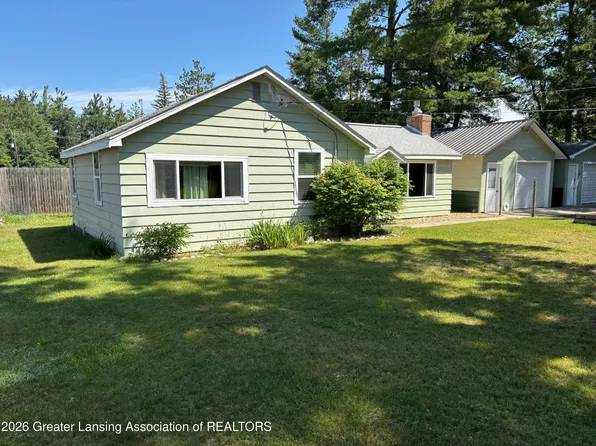 6308 E Dorothy Ave, Indian River, MI 49749