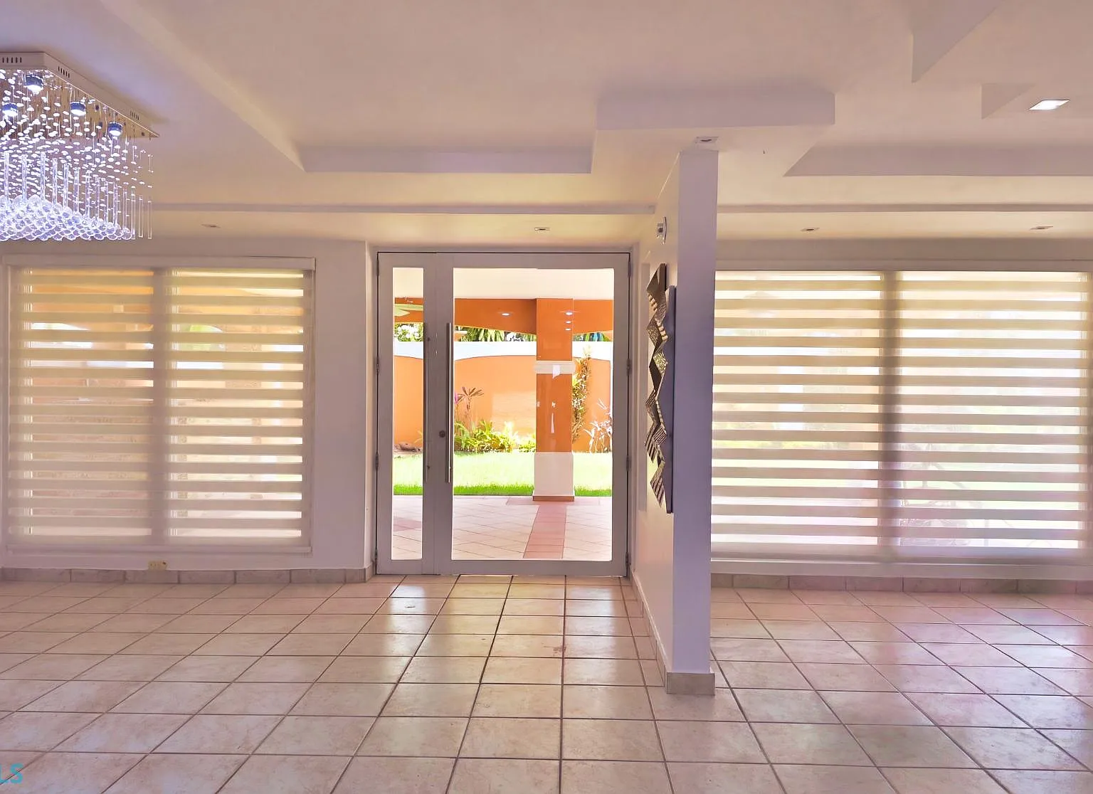 4 bed, 2.5 bath, 1950 sqft, $2,800 — Photo 2