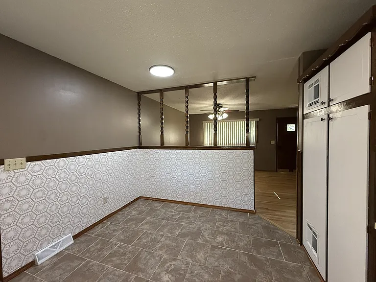 3147 S Gordon Ave — Photo 7
