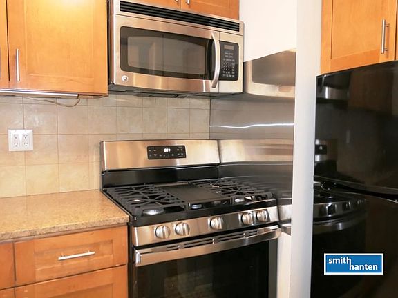 5th image of 164 Hoyt St #1