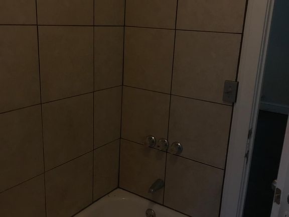 3rd image of 5514 Forest Ave