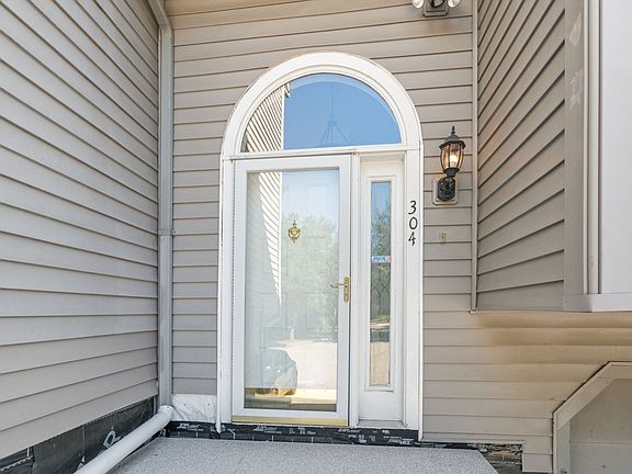 4th image of 304 Erin Rd #304