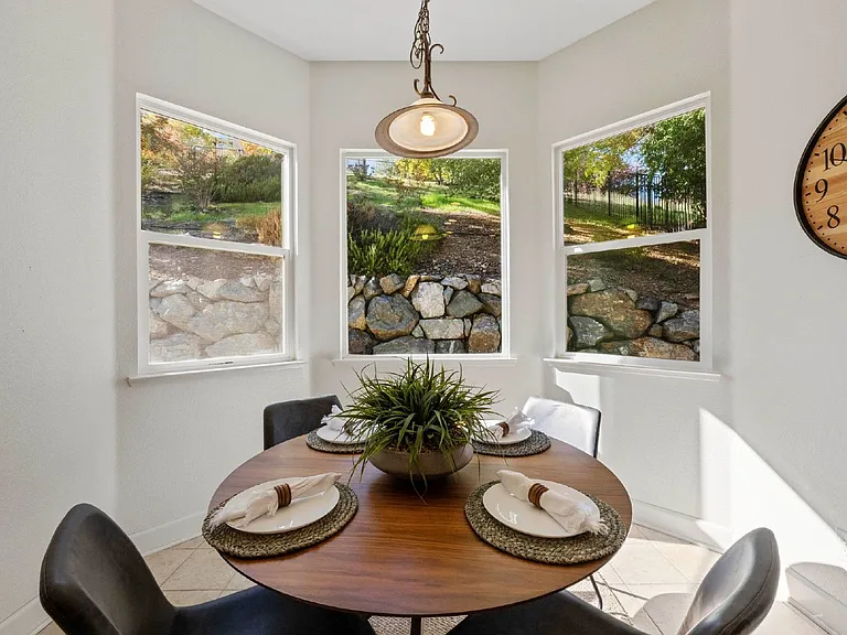 4056 Redondo Dr — Photo 14