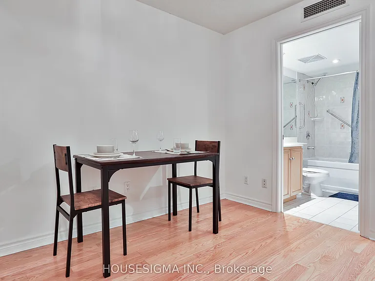 270 Wellington St W #222 — Photo 23