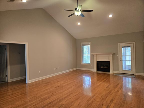 3rd image of 38 Waverly Cir