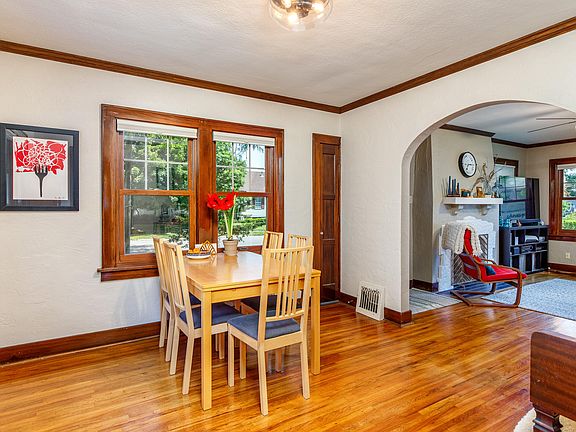 4th image of 1019 Harding Ave