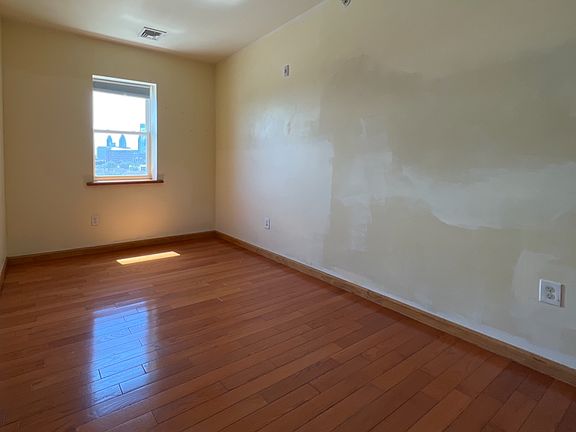 3rd image of 1338 Parrish St Room A-5