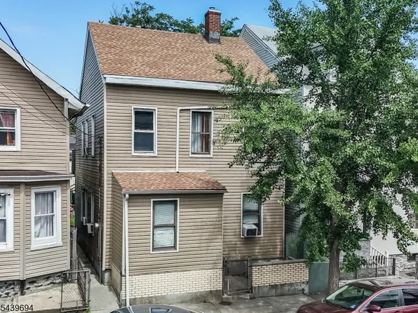 62 Highland St, Paterson City, NJ 07524