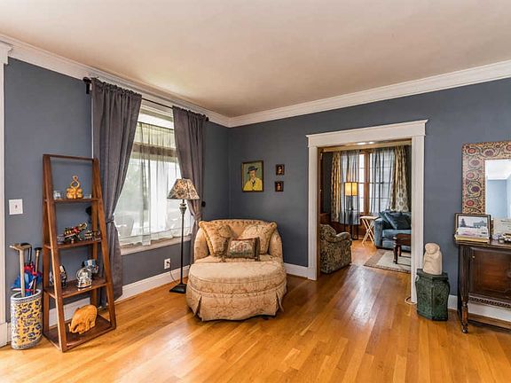 3rd image of 6120 Benneville St