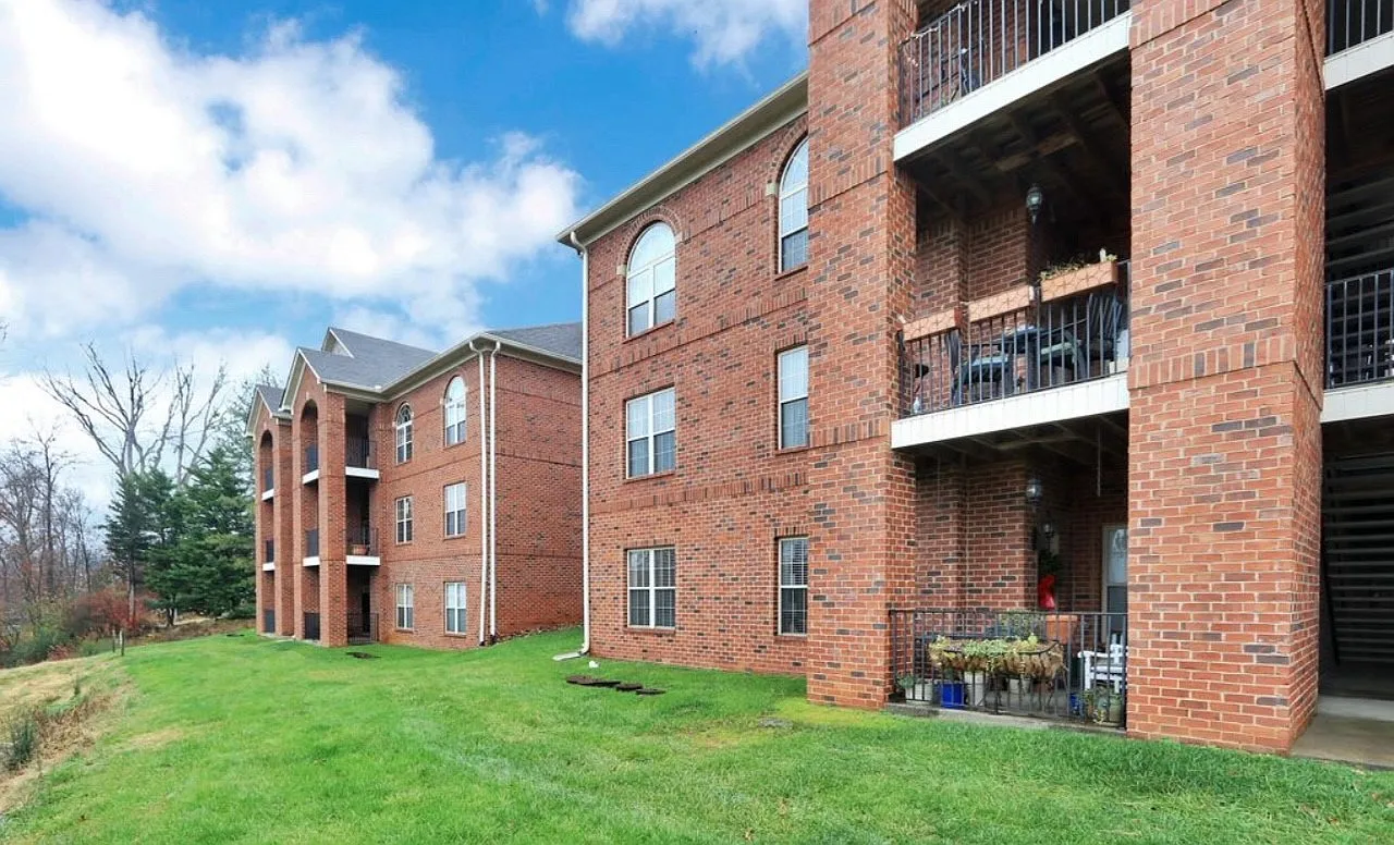 2 bed, 1185 sqft, $1,950 — Photo 3