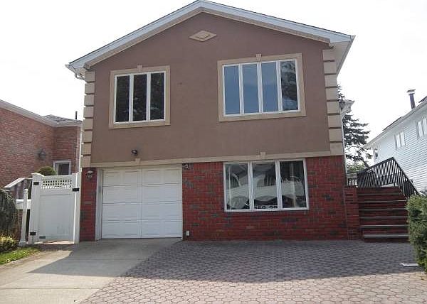 1st image of 15928 92nd St