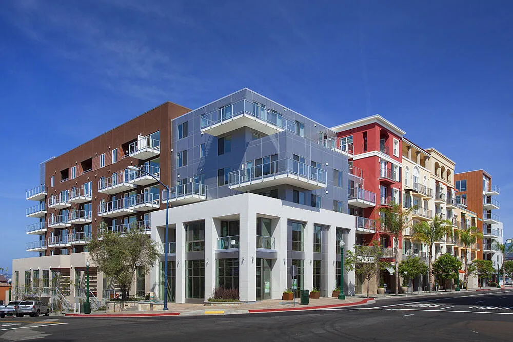 Instrata Little Italy — Photo 1
