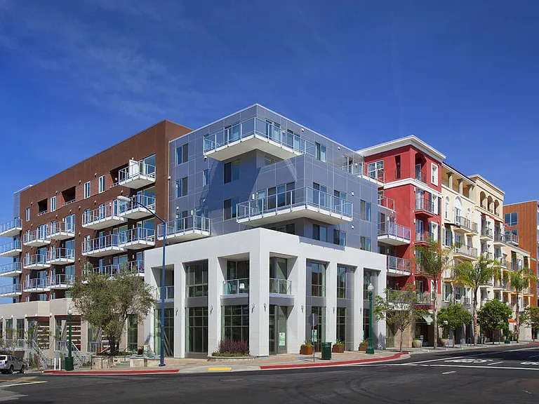 Instrata Little Italy — Photo 1