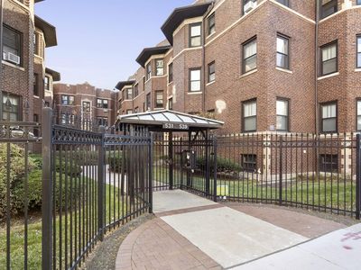 537 W Addison St APT 2S, Chicago, IL, 60613