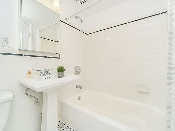 4th image of 306 E 91st St APT 5E