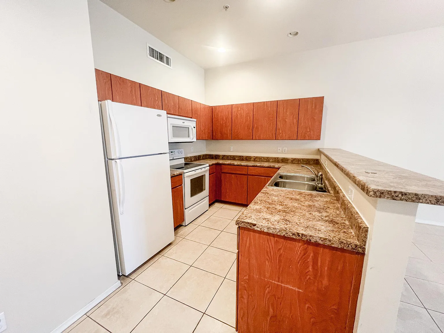 3 bed, 3.5 bath, 1766 sqft, $1,895 — Photo 4