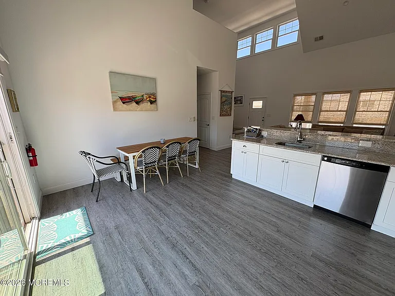 215 Heron Rd — Photo 7