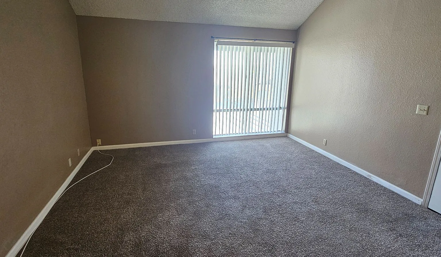SAN726 — Photo 3