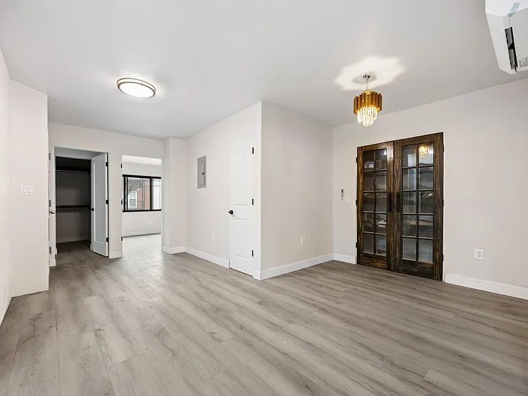 1731 Unionport Rd #3 — Photo 2