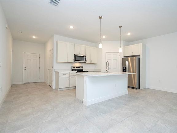 4th image of 8 Locust Run Pass