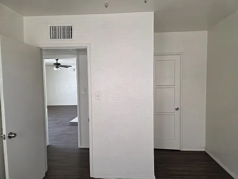 101 W Desert View Dr — Photo 15