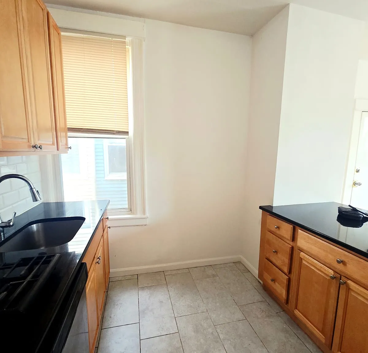 4 bed, $3,000 — Photo 2