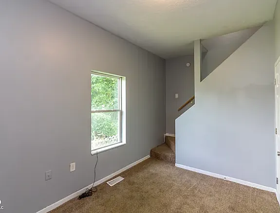2808 W 10th St — Photo 3