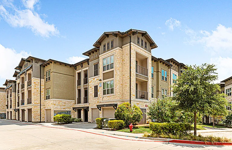 Hickory Creek Ranch Apartments — Photo 2