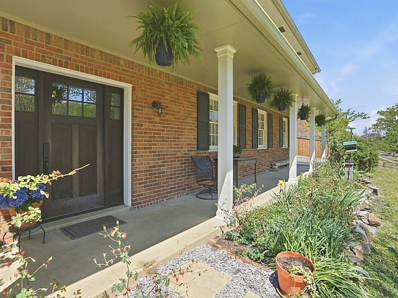 4th image of 815 Rodney Dr