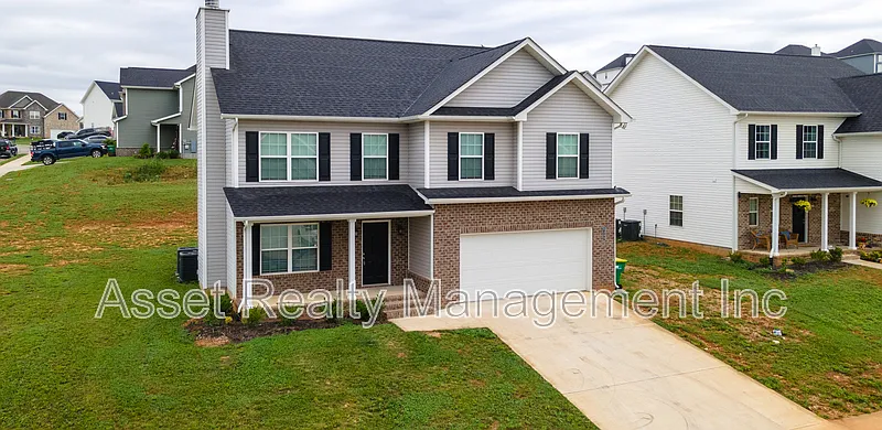 3 bed, 2.5 bath, 2083 sqft, $2,295 — Photo 3