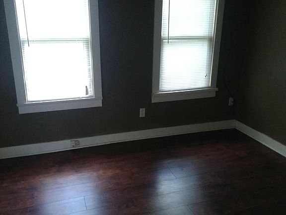 4th image of 615 1/2 W Kleberg Ave