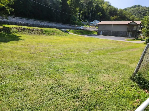 43752 State Highway 194 E, Freeburn, KY 41528