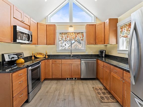 4th image of 90 Schoolhouse Rd #14