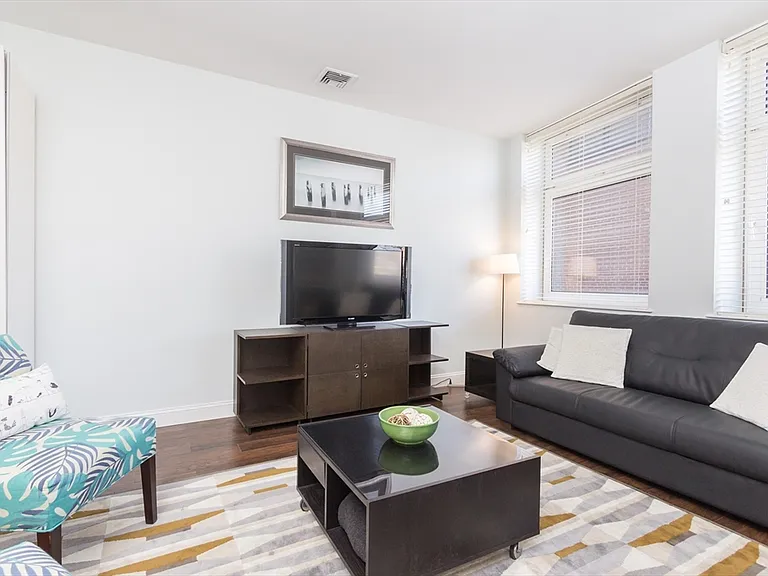 300 Commercial St #402 — Photo 4