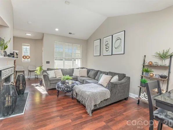 6730 Mallard Park Dr, Charlotte, NC 28262