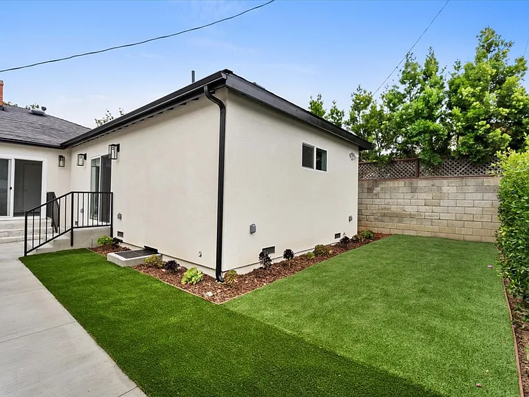 12035 Clover Ave — Photo 11