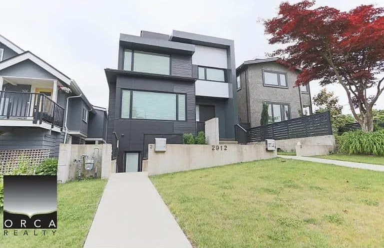 2912 Trinity St — Photo 1