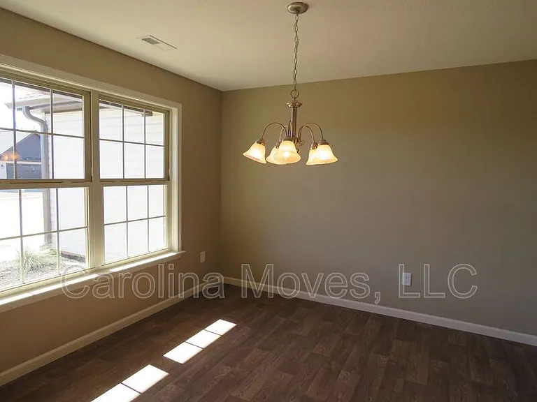 454 Peaksview Dr — Photo 3