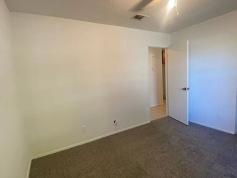2414 Bunker Hill Dr #B — Photo 12
