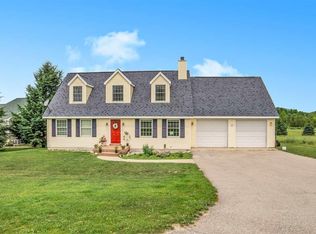2824 S Pine Meadow Path, Suttons Bay, MI 49682