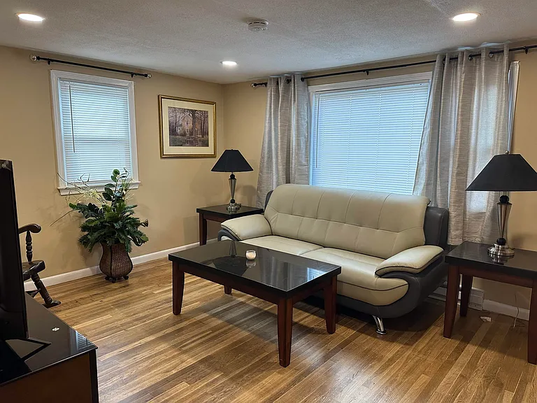 4 Lorraine Ave — Photo 7