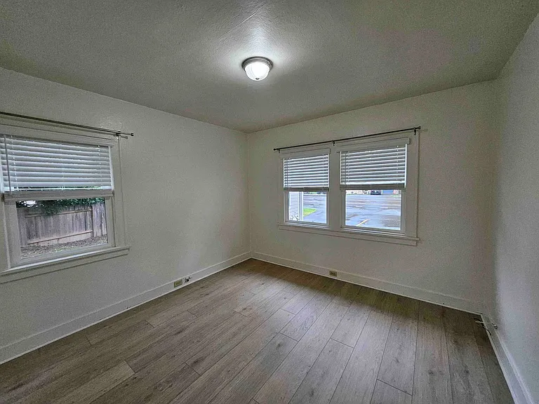 11380 Greenburg Apartments — Photo 14