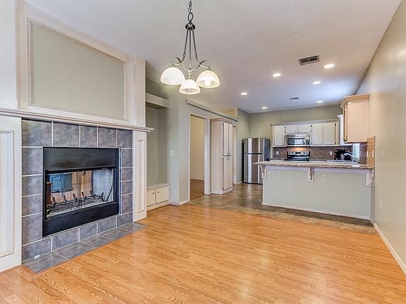 5th image of 517 NW 172nd Pl