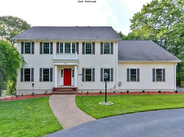 203 Fruit St, Hopkinton, MA 01748