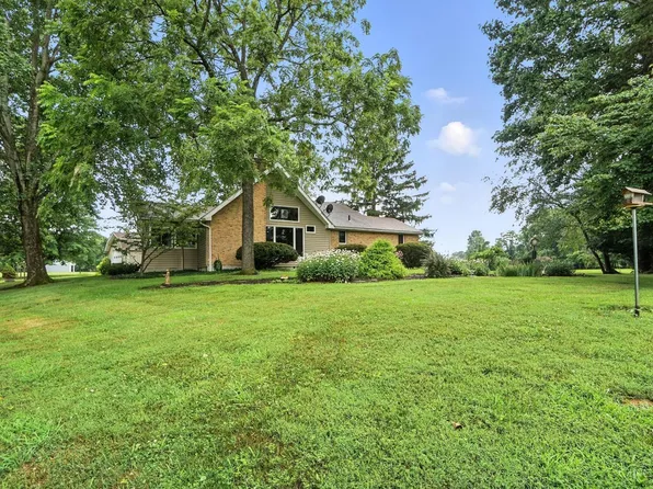 2 Lone Star Dr, Lake Waynoka, OH 45171