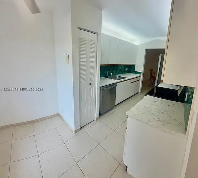 1400 SW 124th Ter #302Q — Photo 2