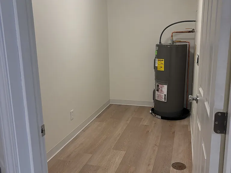 Wentworth Apartments — Photo 12