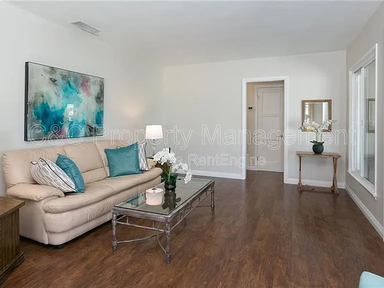 11252 Delano St — Photo 10