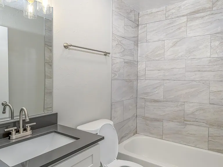 1533 S Bronough St — Photo 2